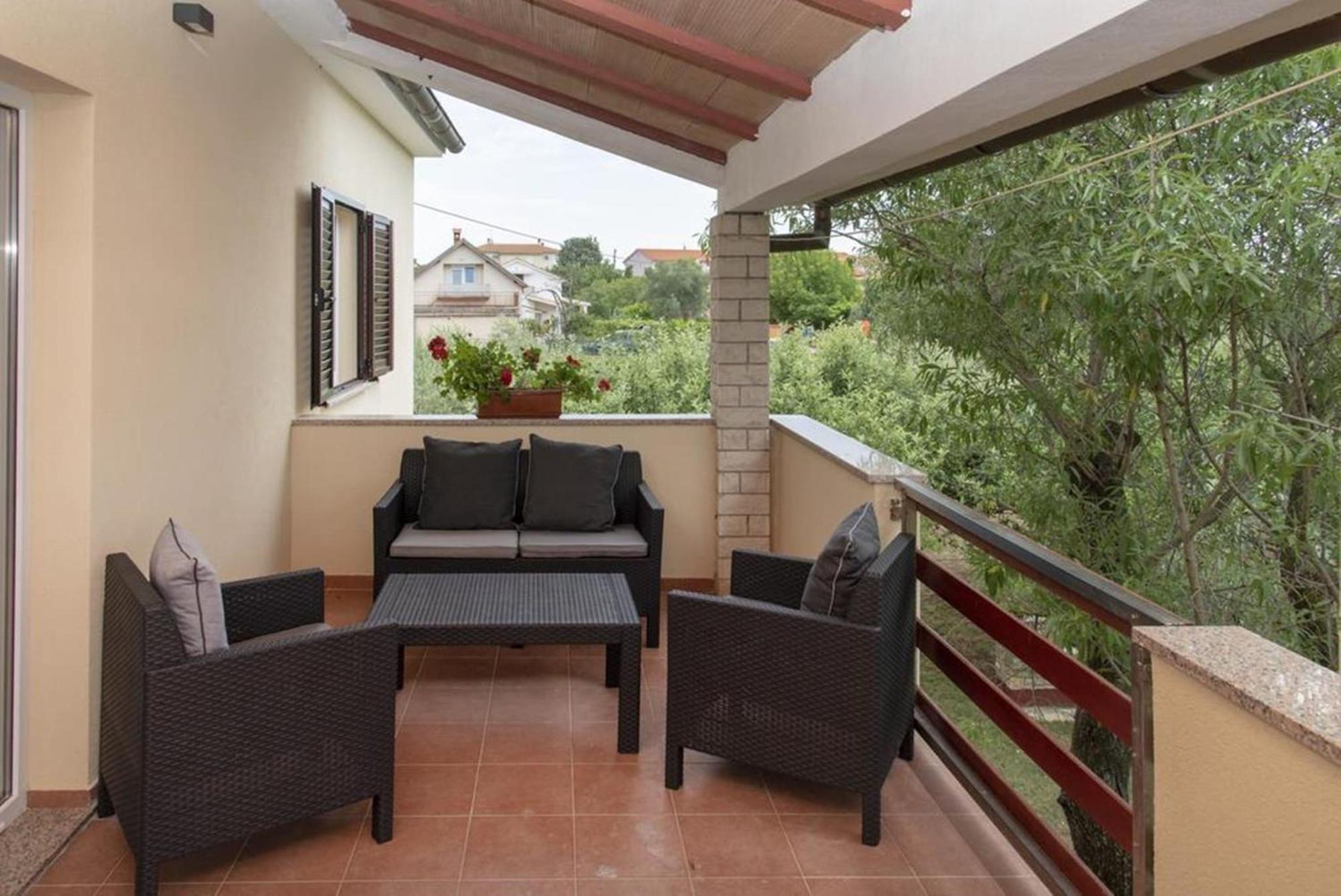 Flower Garden Rhapsody - Modern Family Apartments Near Fazana Luaran gambar